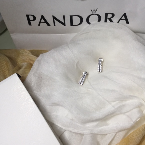 Pandora Shooting Earrings 💫 - Picture 5 of 5